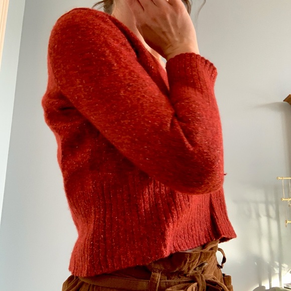 3/4 sleeve red speckled slightly cropped top - Picture 2 of 5